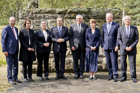 Isaac Herzog und Frank-Walter Steinmeier besuchen die Gedenkstätte Bergen-Belsen