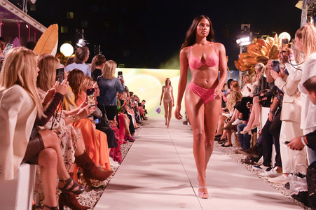 Lascana Fashion Show auf der Berlin Fashion Week S/S 2023 in Berlin
