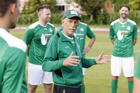 Fußballspiel FC Bundestag vs. FC Diabetologie in Berlin