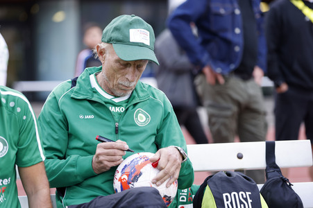 Fußballspiel FC Bundestag vs. FC Diabetologie in Berlin