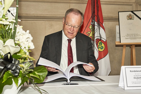Kondolenzbuch für die Queen in Hannover