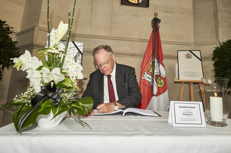 Kondolenzbuch für die Queen in Hannover