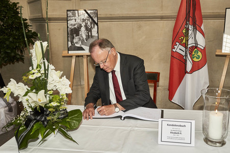 Kondolenzbuch für die Queen in Hannover