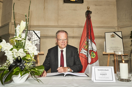 Kondolenzbuch für die Queen in Hannover