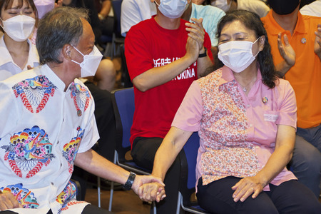Denny Tamaki gewinnt die Gouverneurswahl in Okinawa