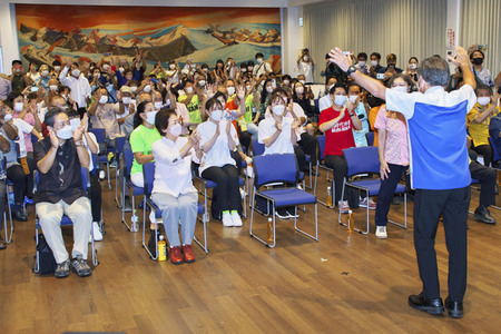 Denny Tamaki gewinnt die Gouverneurswahl in Okinawa