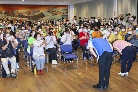 Denny Tamaki gewinnt die Gouverneurswahl in Okinawa