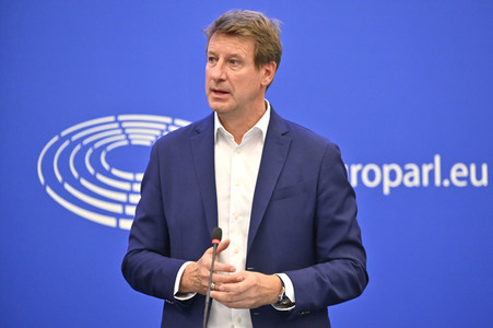 Pressekonferenz zu Produkten, die durch Zwangsarbeit hergestellt werden in Straßburg