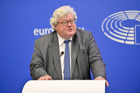 Pressekonferenz zu Produkten, die durch Zwangsarbeit hergestellt werden in Straßburg