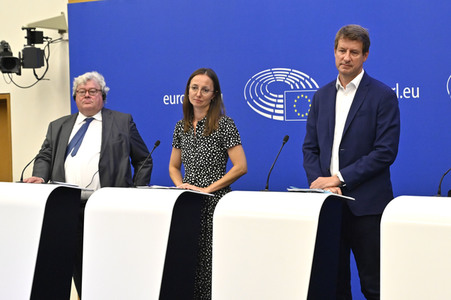 Pressekonferenz zu Produkten, die durch Zwangsarbeit hergestellt werden in Straßburg