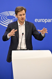 Pressekonferenz zu der Überarbeitung der Energieeffizienzrichtlinie im EU-Parlament in Straßburg