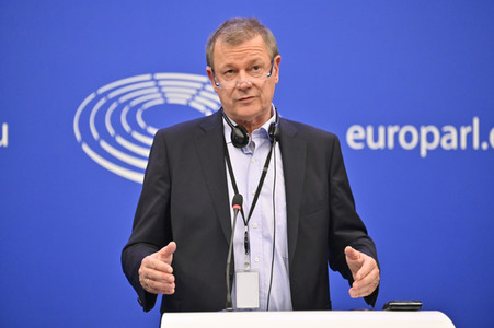 Pressekonferenz zu Überarbeitung der Erneuerbare-Energien-Richtlinie im EU-Parlament in Straßburg