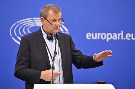 Pressekonferenz zu Überarbeitung der Erneuerbare-Energien-Richtlinie im EU-Parlament in Straßburg