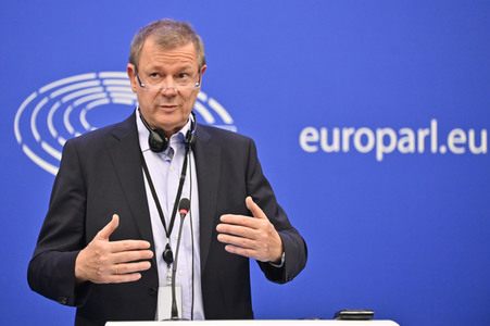 Pressekonferenz zu Überarbeitung der Erneuerbare-Energien-Richtlinie im EU-Parlament in Straßburg