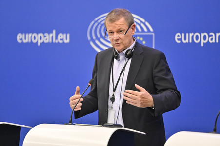 Pressekonferenz zu Überarbeitung der Erneuerbare-Energien-Richtlinie im EU-Parlament in Straßburg