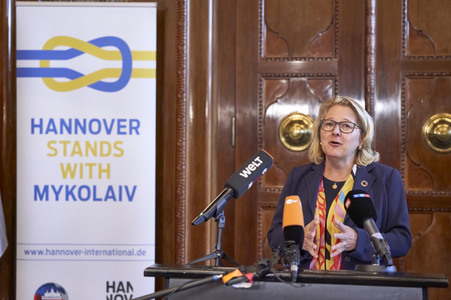 Pressetermin mit Svenja Schulze und Belit Onay in Hannover