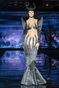 Andres Sarda Fashion Show auf der 76. Mercedes-Benz Fashion Week Madrid