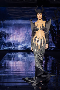 Andres Sarda Fashion Show auf der 76. Mercedes-Benz Fashion Week Madrid
