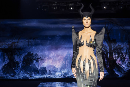 Andres Sarda Fashion Show auf der 76. Mercedes-Benz Fashion Week Madrid