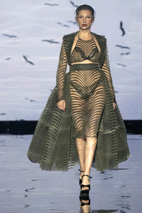 Andres Sarda Fashion Show auf der 76. Mercedes-Benz Fashion Week Madrid