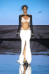 Andres Sarda Fashion Show auf der 76. Mercedes-Benz Fashion Week Madrid