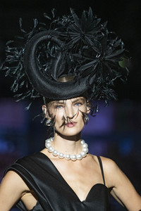 Andres Sarda Fashion Show auf der 76. Mercedes-Benz Fashion Week Madrid