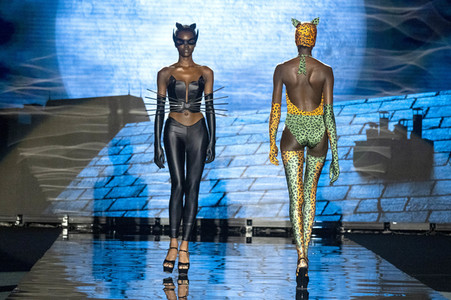 Andres Sarda Fashion Show auf der 76. Mercedes-Benz Fashion Week Madrid
