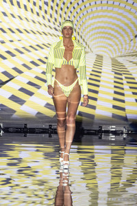 Andres Sarda Fashion Show auf der 76. Mercedes-Benz Fashion Week Madrid