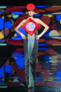 Andres Sarda Fashion Show auf der 76. Mercedes-Benz Fashion Week Madrid
