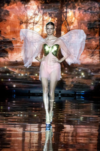 Andres Sarda Fashion Show auf der 76. Mercedes-Benz Fashion Week Madrid