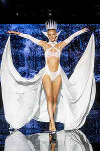 Andres Sarda Fashion Show auf der 76. Mercedes-Benz Fashion Week Madrid