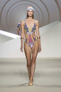 Dolores Cortés Fashion Show auf der 76. Mercedes-Benz Fashion Week Madrid