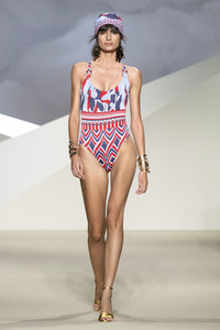 Dolores Cortés Fashion Show auf der 76. Mercedes-Benz Fashion Week Madrid