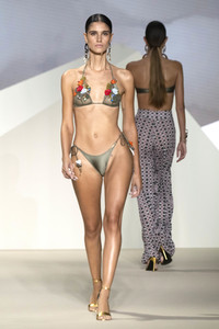Dolores Cortés Fashion Show auf der 76. Mercedes-Benz Fashion Week Madrid