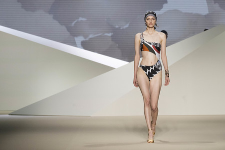 Dolores Cortés Fashion Show auf der 76. Mercedes-Benz Fashion Week Madrid