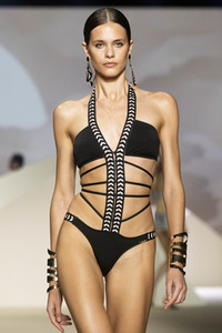 Dolores Cortés Fashion Show auf der 76. Mercedes-Benz Fashion Week Madrid