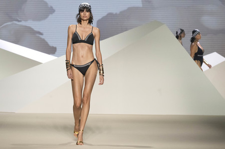 Dolores Cortés Fashion Show auf der 76. Mercedes-Benz Fashion Week Madrid