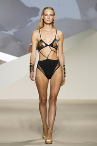 Dolores Cortés Fashion Show auf der 76. Mercedes-Benz Fashion Week Madrid