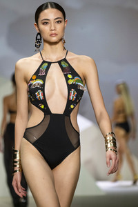 Dolores Cortés Fashion Show auf der 76. Mercedes-Benz Fashion Week Madrid