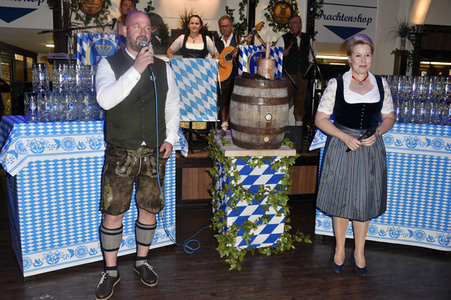 Offizieller Wiesn Anstich 2022 im Hofbräu Berlin