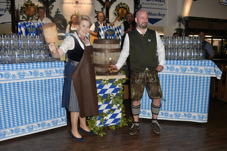 Offizieller Wiesn Anstich 2022 im Hofbräu Berlin