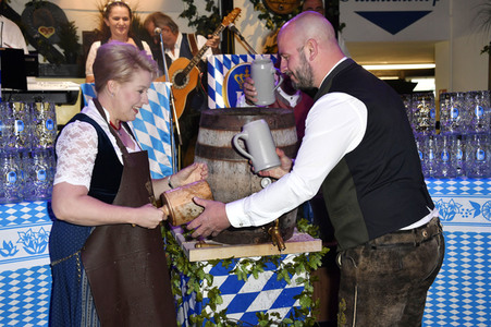 Offizieller Wiesn Anstich 2022 im Hofbräu Berlin