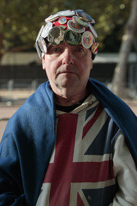 Menschenmassen warten darauf einen Blick auf den Sarg der Queen werfen zu können in London
