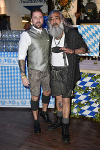 Wiesn Anstich 2022 im Hofbräu Berlin