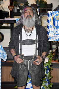 Wiesn Anstich 2022 im Hofbräu Berlin