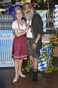 Wiesn Anstich 2022 im Hofbräu Berlin