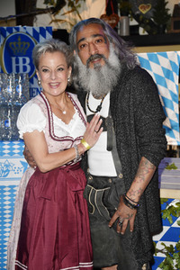 Wiesn Anstich 2022 im Hofbräu Berlin