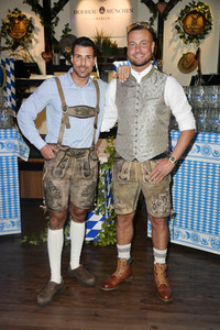 Wiesn Anstich 2022 im Hofbräu Berlin