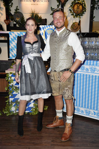 Wiesn Anstich 2022 im Hofbräu Berlin