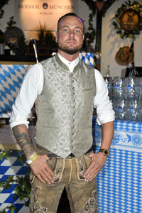 Wiesn Anstich 2022 im Hofbräu Berlin